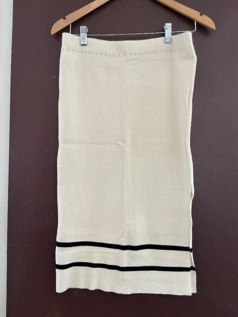Endless Blu, knit skirt, cream and size L